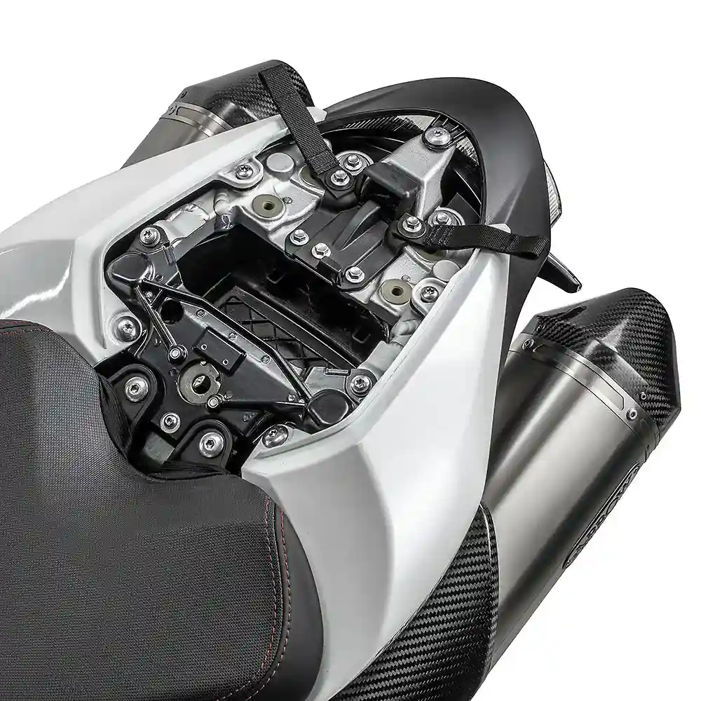 Perfil aerodinámico y sistema de ventilación del Montaje US-DRYPACK TRIUMPH SPEED TRIPLE - Moto Garage Miami