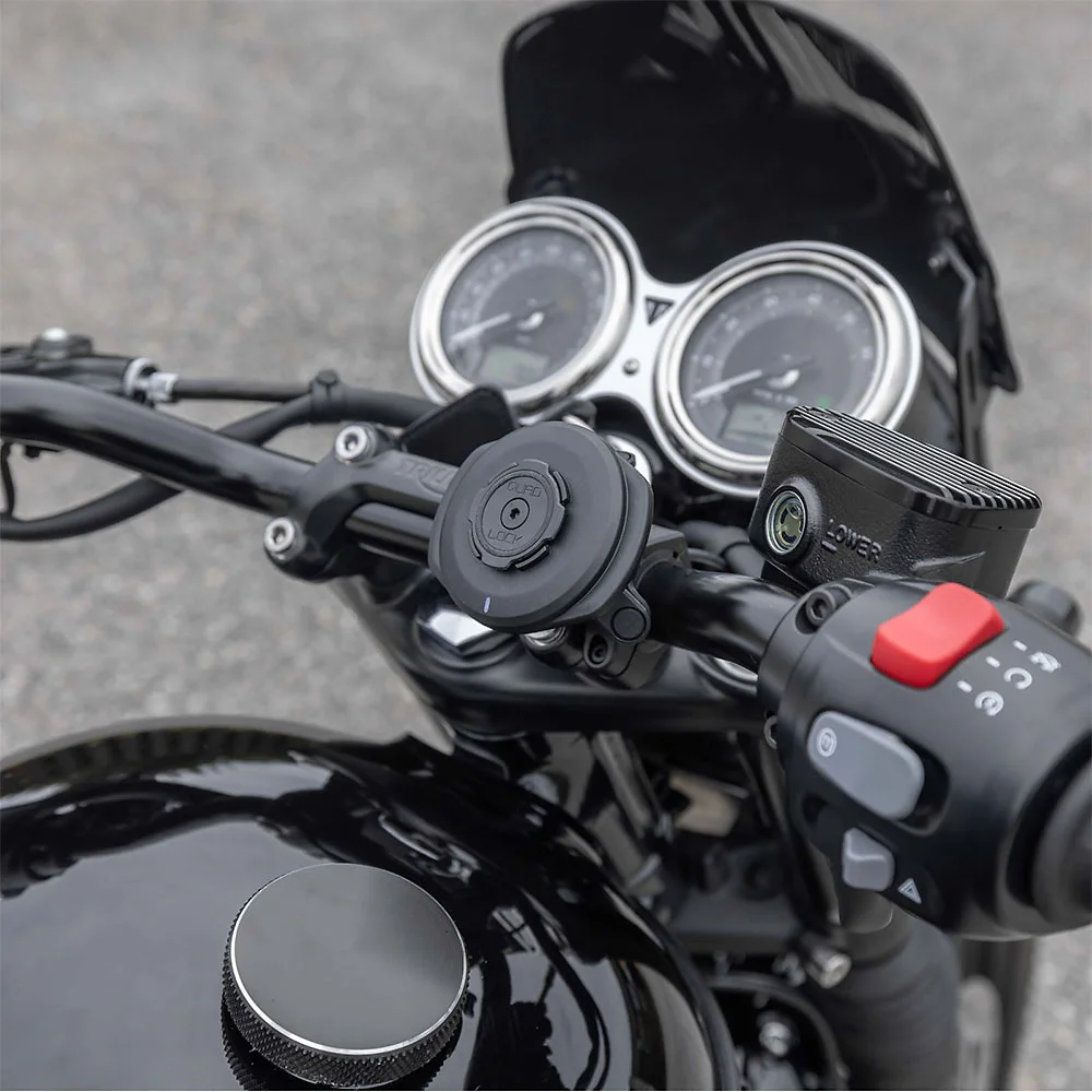 Perfil aerodinámico y sistema de ventilación del CABEZAL DE CARGA INALÁMBRICO USB RESISTENTE A LA INTEMPERIE - Moto Garage Miami
