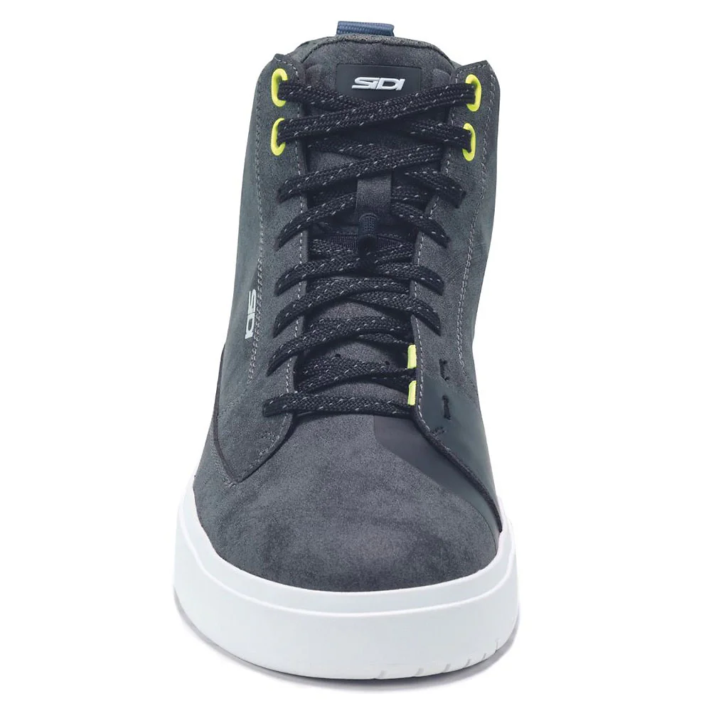 Primer plano de la construcción y material del ARX Impermeables Zapatillas Sidi - Moto Garage Miami