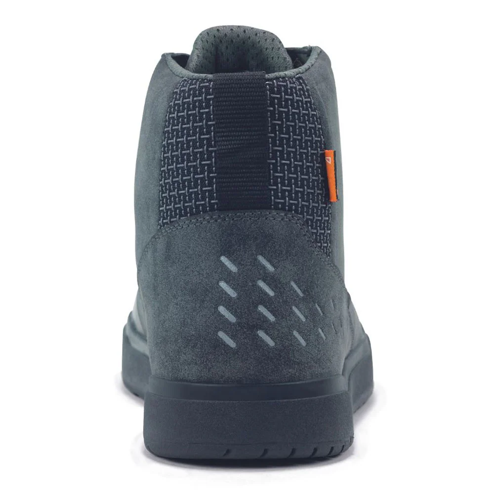 Primer plano de la construcción y material del ARX Impermeables Zapatillas Sidi - Moto Garage Miami