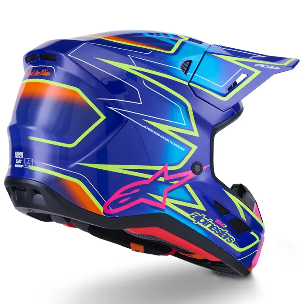 Primer plano de la construcción y material del SM7 CAST - Casco Alpinestars - Moto Garage Miami