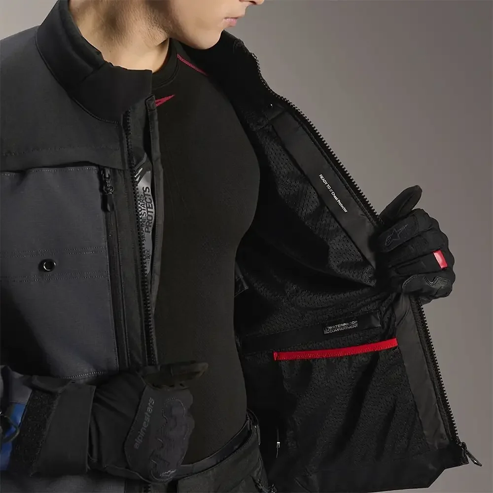 Vista frontal y diseño de calota del CUSCO DRYSTAR® / Chaqueta Alpinestars - Moto Garage Miami
