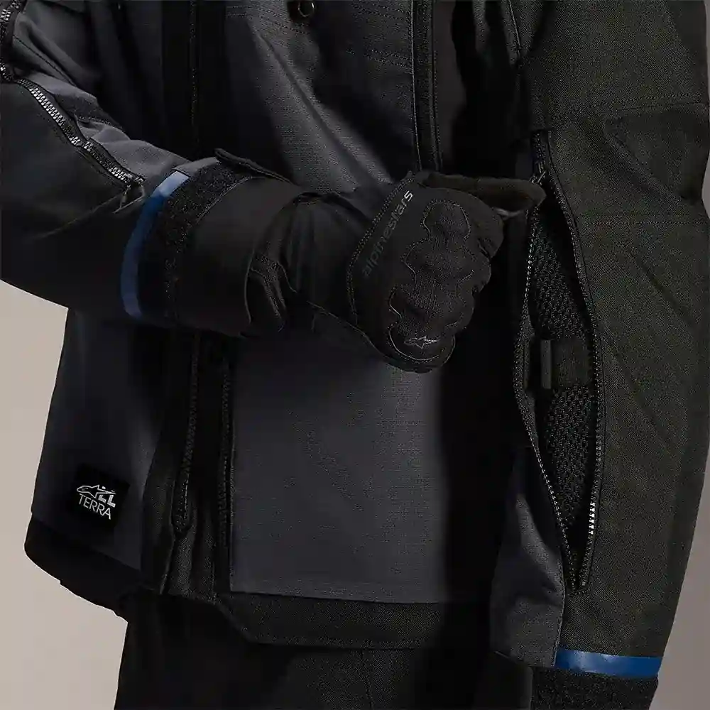 Perfil aerodinámico y sistema de ventilación del CUSCO DRYSTAR® / Chaqueta Alpinestars - Moto Garage Miami