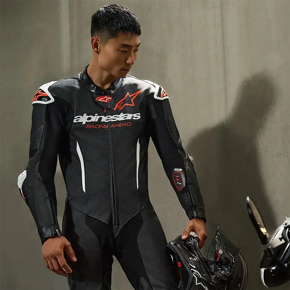 Perfil aerodinámico y sistema de ventilación del GP-R7 Traje de cuero Alpinestars - Moto Garage Miami