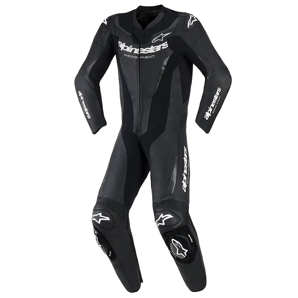 Materiales y estética visual de la versión Negro, 60 del GP FORCE V2 / Traje de Cuero - Moto Garage Miami