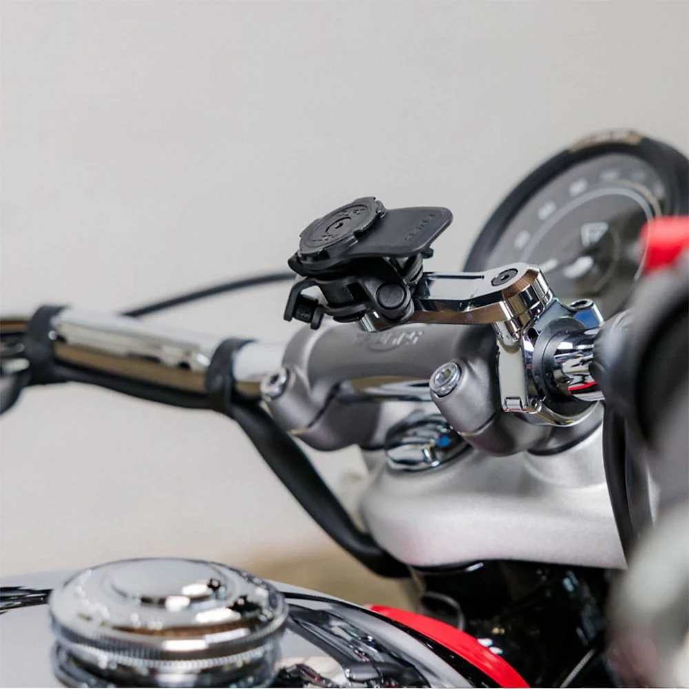 Primer plano de la construcción y material del SOPORTE PARA MANILLAR DE MOTO PRO - Moto Garage Miami