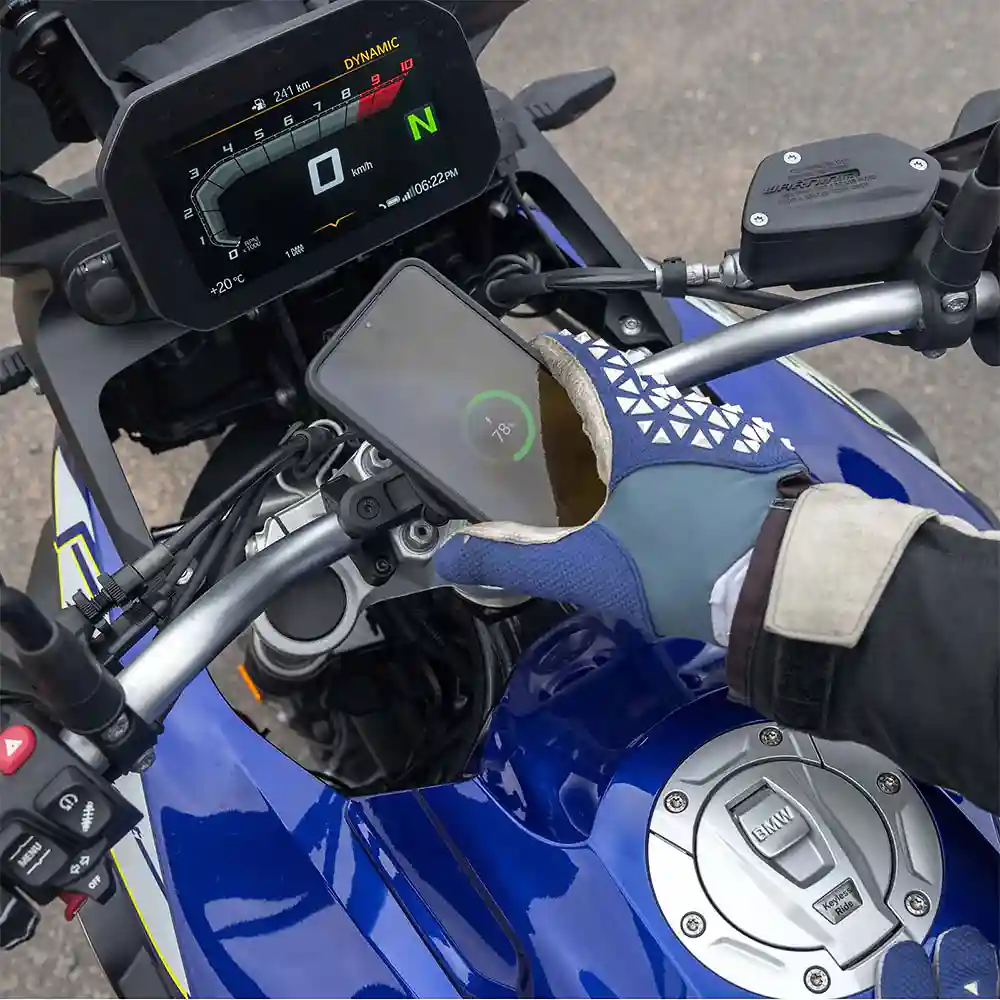Vista frontal y diseño de calota del SOPORTE PARA MANILLAR DE MOTO PRO - Moto Garage Miami