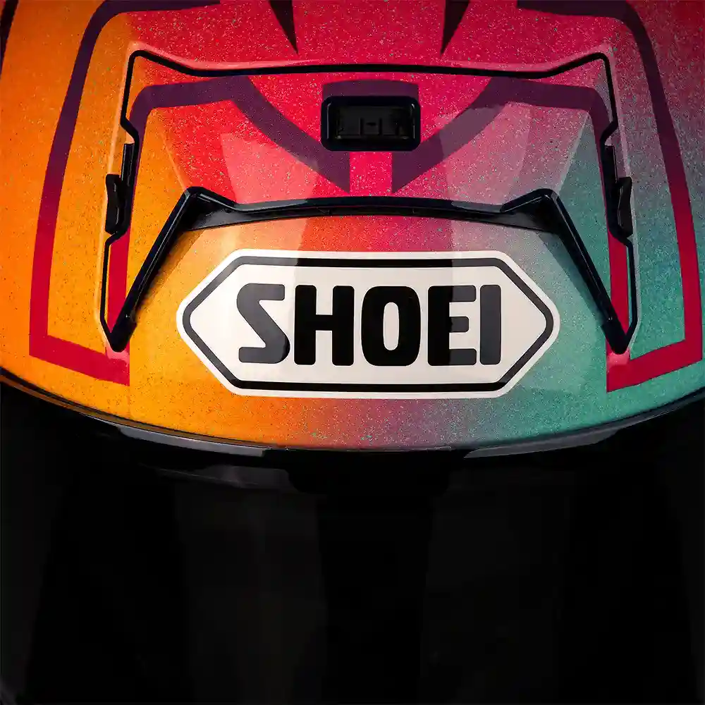 Primer plano de la construcción y material del X-FIFTEEN MARQUEZ HOLI / Casco SHOEI - Moto Garage Miami