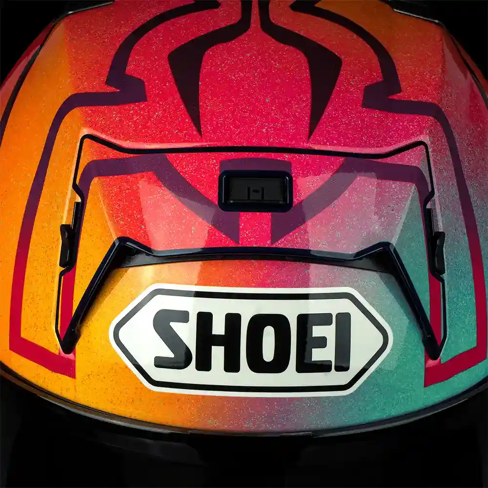 Vista frontal y diseño de calota del X-FIFTEEN MARQUEZ HOLI / Casco SHOEI - Moto Garage Miami