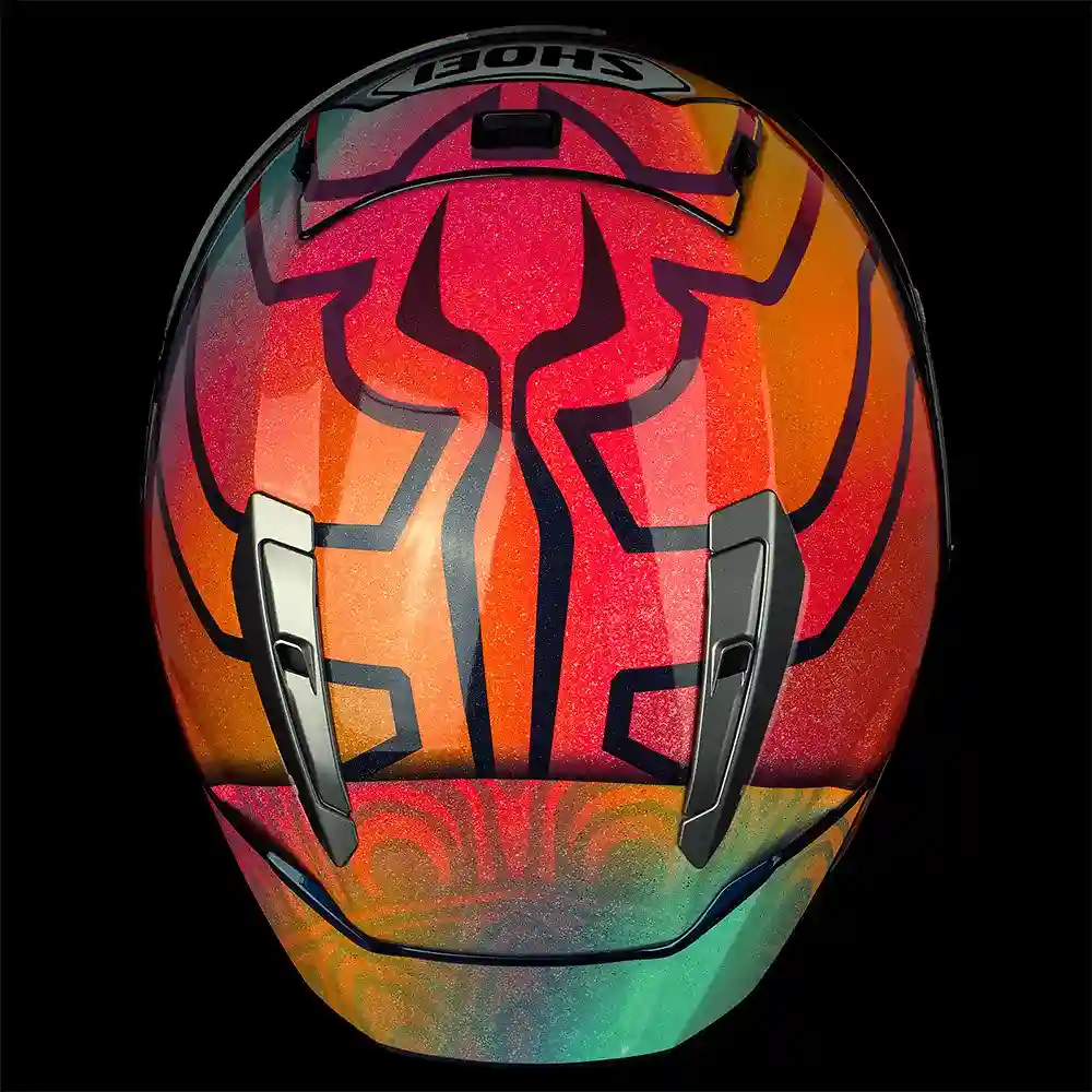 Vista frontal y diseño de calota del X-FIFTEEN MARQUEZ HOLI / Casco SHOEI - Moto Garage Miami