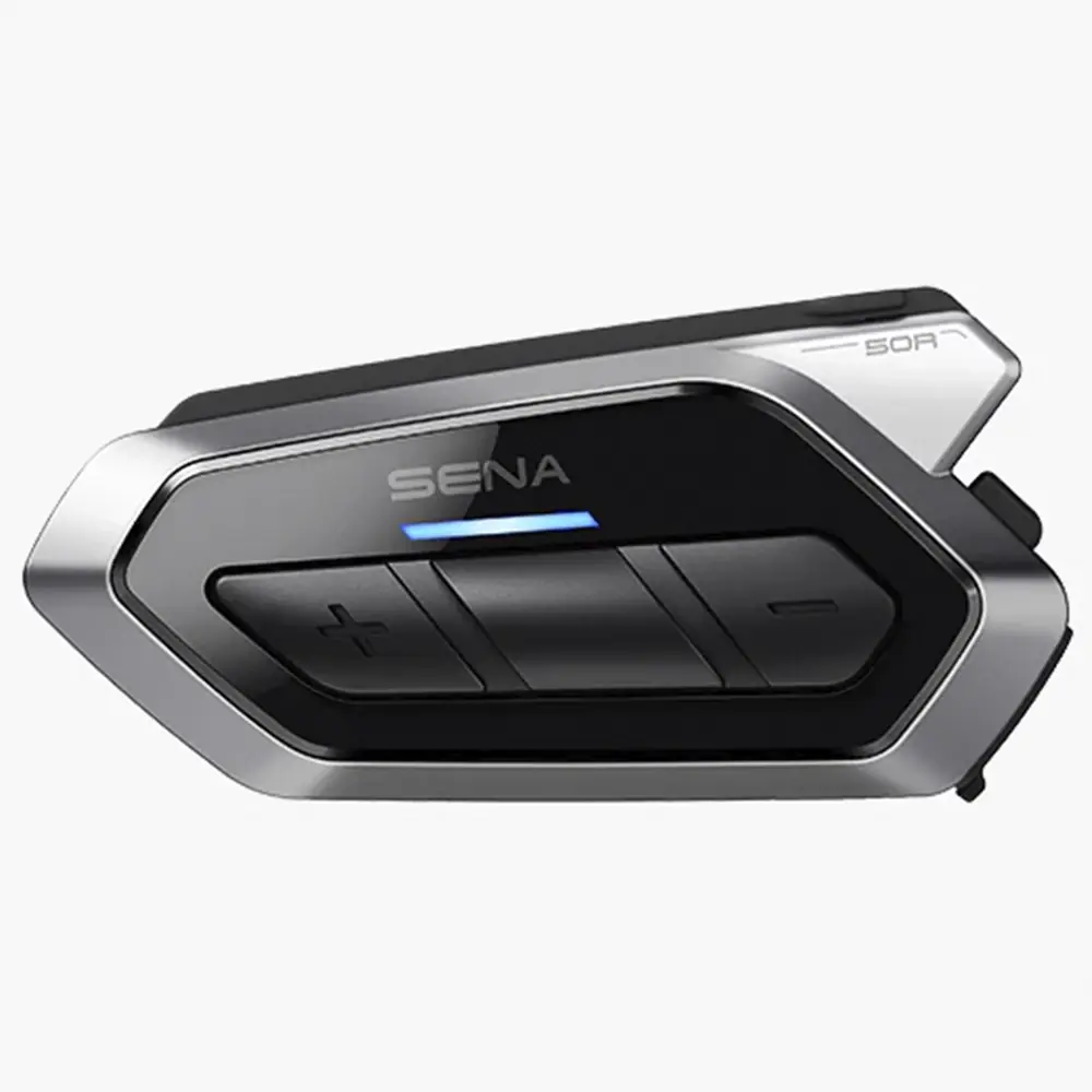 Dispositivo de comunicación Bluetooth Sena 50R para casco de motocicleta, color negro y plateado, con botones de control y luz LED azul.