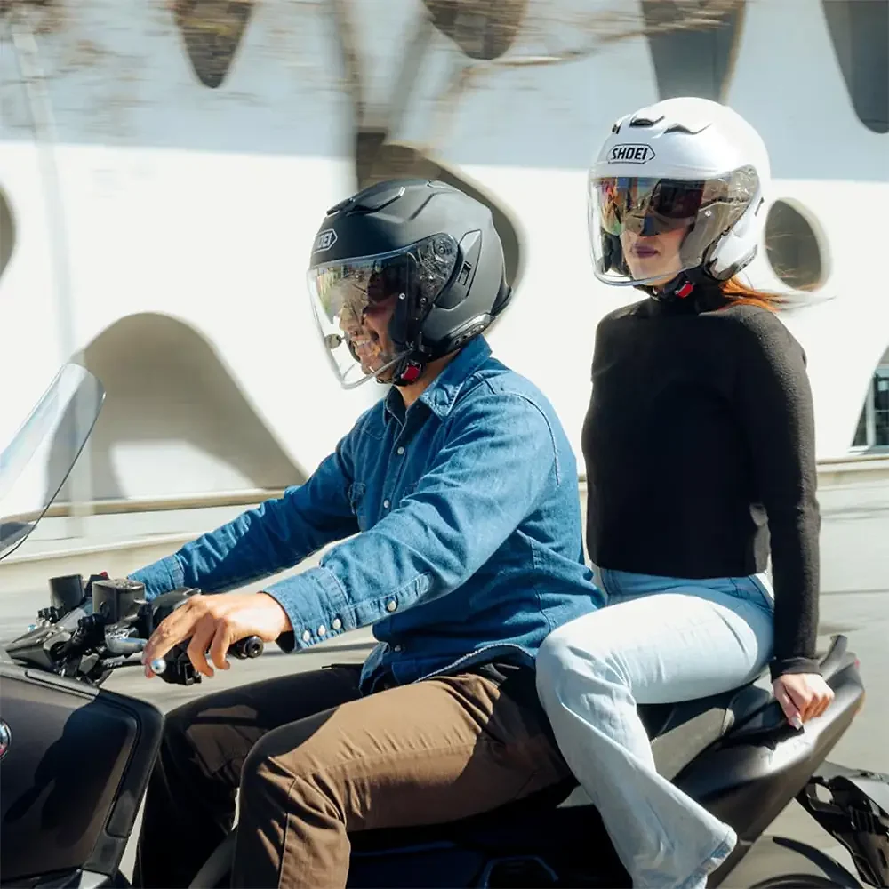 Perfil aerodinámico y sistema de ventilación del J-CRUISER 3 Casco SHOEI - Moto Garage Miami