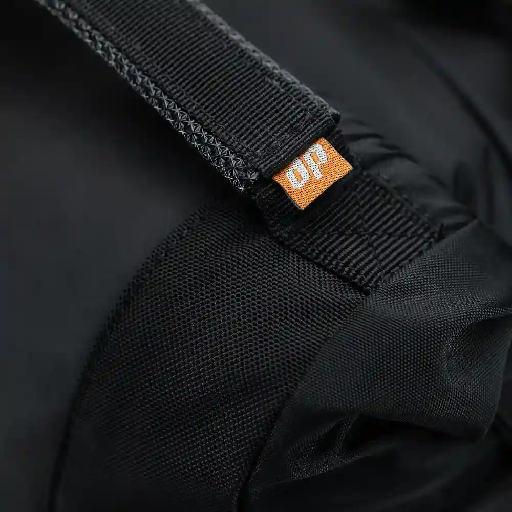 Acabados interiores y sistema de retención del modelo Mochila R16 - Moto Garage Miami