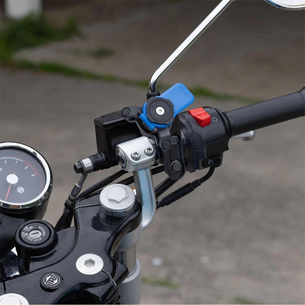 Acabados interiores y sistema de retención del modelo SOPORTE DE EMBRAGUE DE MOTOCICLETA - Moto Garage Miami