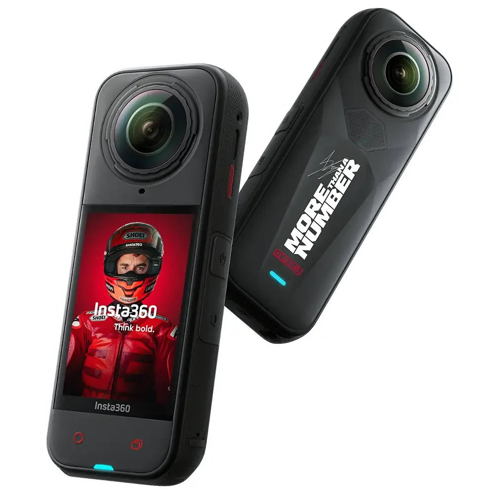 Vista frontal y diseño de calota del Insta360 X5 MM93 Edición de Campeonato 2025 - Moto Garage Miami